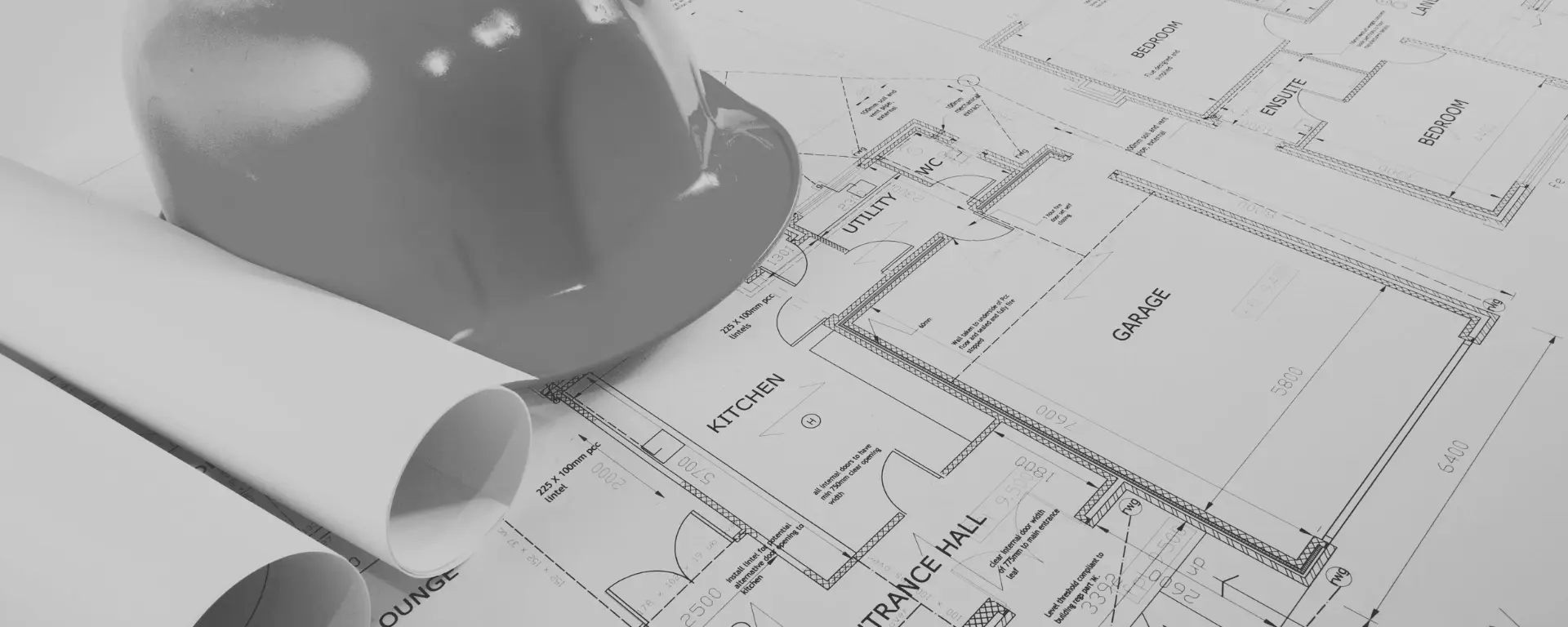 Planejamento e documentação são essenciais para abrir sua empresa de construção nos EUA.